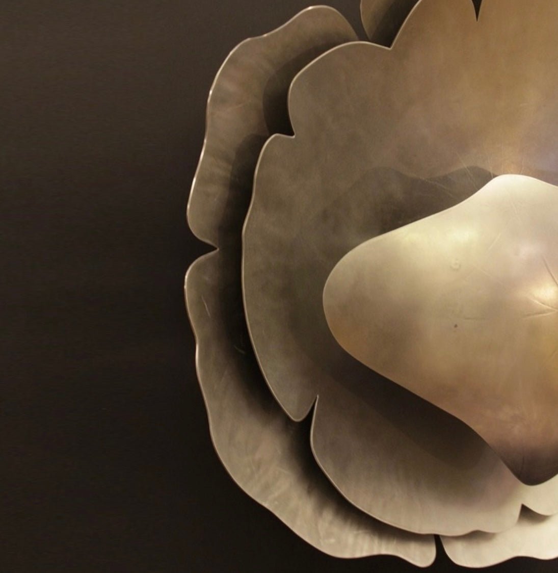 BLOOM WALL Fire - Wiggins ChandelierBrabbuWiggins ChandelierFireplace
